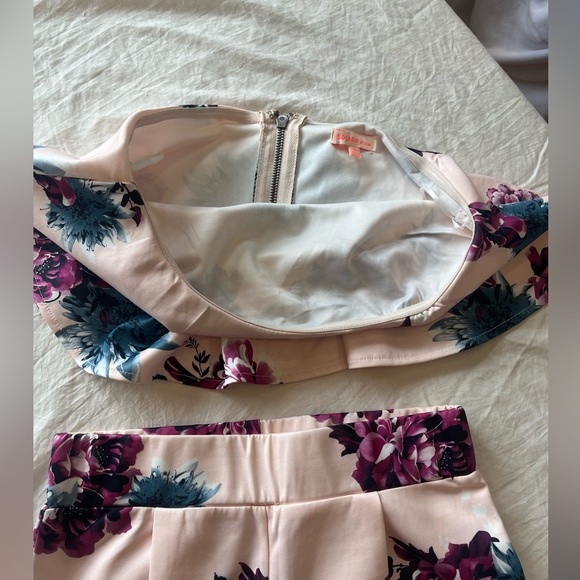 Cropped top and mid rise pant set by Solaris - Picture 8 of 11